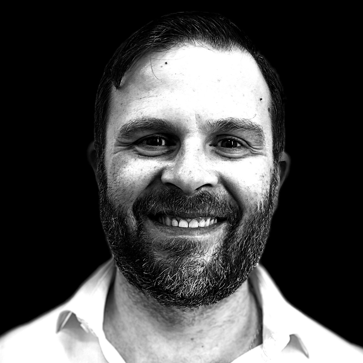 Foto del data analyst di N&P Tech, specialista nell’analisi dati su gestionali assicurativi e software personalizzati